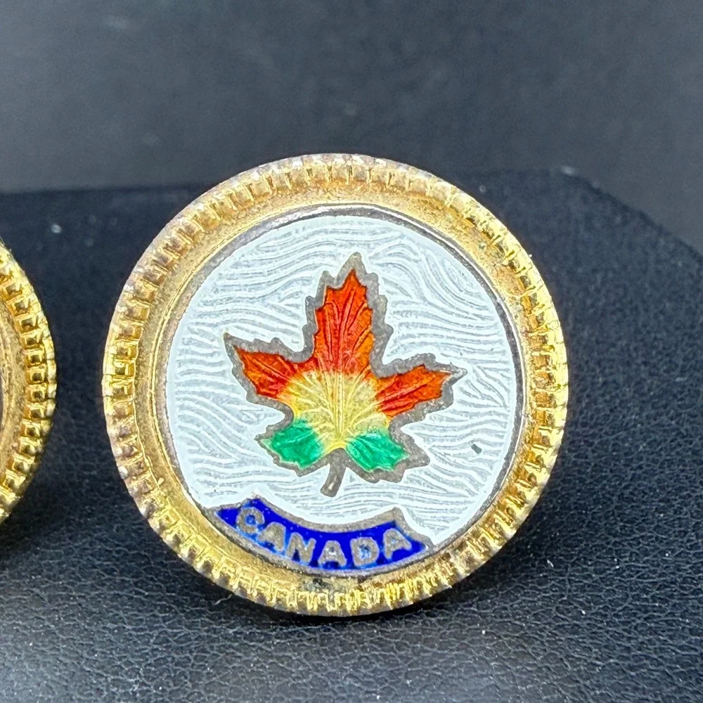 Vintage Canada Cufflinks Gold Tone Enamel Maple Leaf Round Travel Souvenir READ